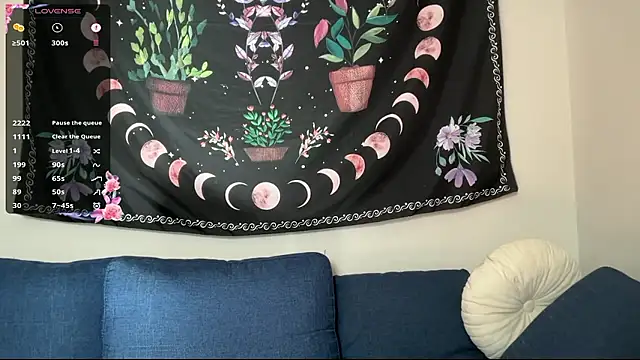 Aria Fields online show from November 4, 2025, 5:23 pm