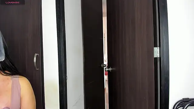 emily huddson  online show from February 1, 2025, 7:34 pm