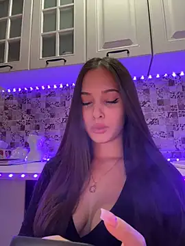 EricaWalls online show from December 22, 2024, 3:33 pm