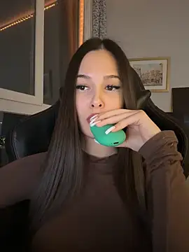 EricaWalls online show from April 1, 2026, 8:17 pm