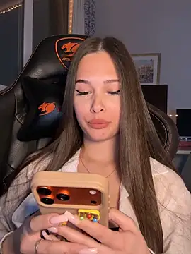 EricaWalls online show from April 18, 2026, 6:23 pm