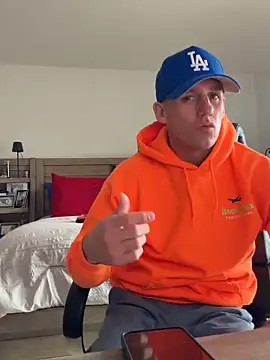 PeytonJohnn online show from November 3, 2025, 5:03 pm