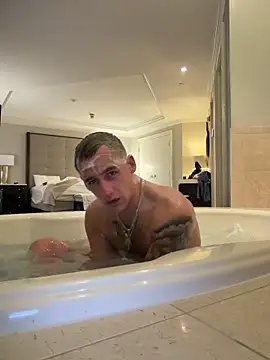 PeytonJohnn online show from December 4, 2025, 9:07 am