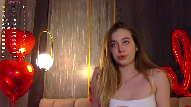 Snapshot of LoraineLuff chatting on February 21, 2025, 2:59 pm LoraineLuff online show from February 21, 2025, 2:59 pm