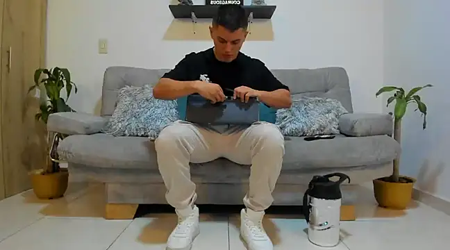 julian wallace online show from January 24, 2025, 10:08 pm