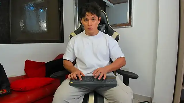 julian wallace online show from February 7, 2026, 7:39 pm