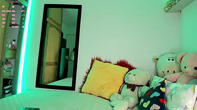 Lee Ash online show from November 7, 2025, 10:48 am