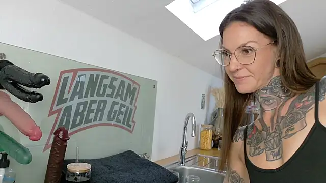 BrownieyQueen online show from September 12, 2025, 7:52 am