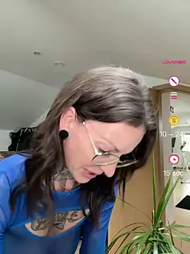 BrownieyQueen online show from May 18, 2026, 4:46 pm