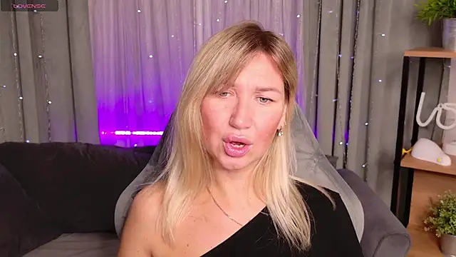 MilaBott online show from September 17, 2025, 8:32 pm