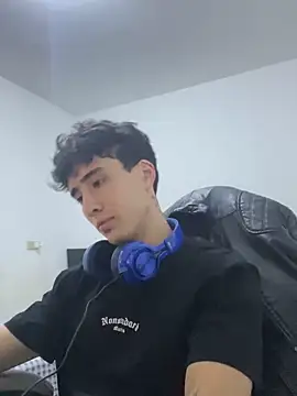 Snapshot of gojo_satoru_18 chatting on February 3, 2026, 2:53 am gojo satoru 18 online show from February 3, 2026, 2:53 am