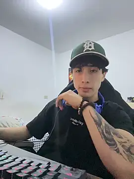 gojo satoru 18 online show from April 28, 2026, 12:53 am