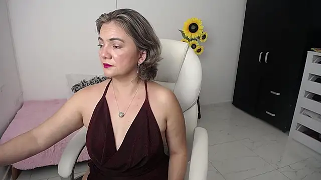 Snapshot of Chiraz_hasnaa chatting on January 1, 2025, 8:26 pm Chiraz hasnaa online show from January 1, 2025, 8:26 pm