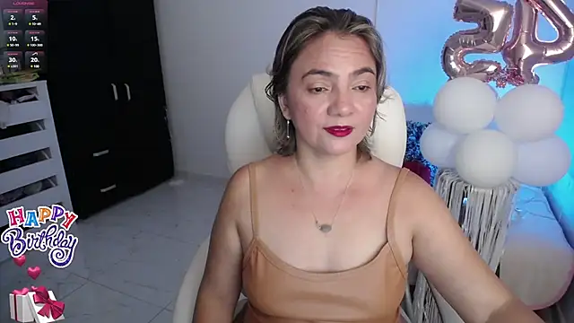 Snapshot of Chiraz_hasnaa chatting on January 11, 2025, 11:56 pm Chiraz hasnaa online show from January 11, 2025, 11:56 pm