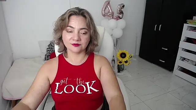 Snapshot of Chiraz_hasnaa chatting on January 27, 2025, 2:10 am Chiraz hasnaa online show from January 27, 2025, 2:10 am