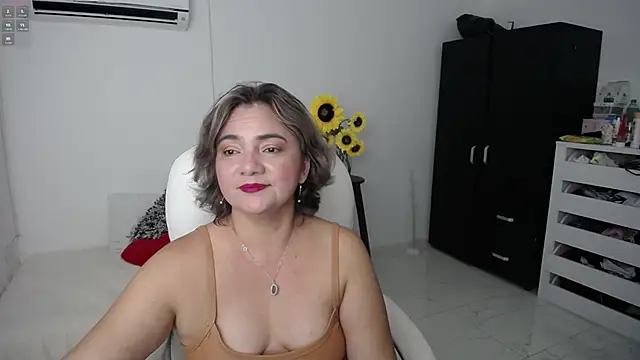 Snapshot of Chiraz_hasnaa chatting on March 4, 2025, 11:11 pm Chiraz hasnaa online show from March 4, 2025, 11:11 pm