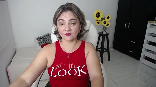 Snapshot of Chiraz_hasnaa chatting on March 14, 2025, 10:16 pm Chiraz hasnaa online show from March 14, 2025, 10:16 pm