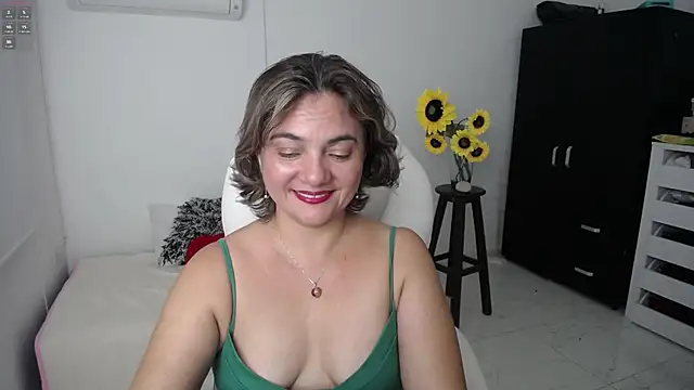 Snapshot of Chiraz_hasnaa chatting on March 16, 2025, 12:56 am Chiraz hasnaa online show from March 16, 2025, 12:56 am