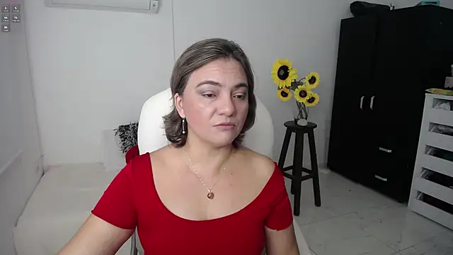 Snapshot of Chiraz_hasnaa chatting on March 16, 2025, 1:27 pm Chiraz hasnaa online show from March 16, 2025, 1:27 pm