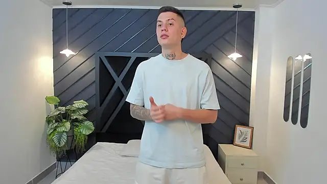 Yeiko Romero  online show from February 14, 2025, 5:25 pm