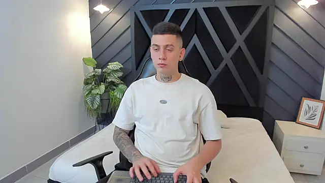 Yeiko Romero  online show from February 15, 2025, 5:28 pm