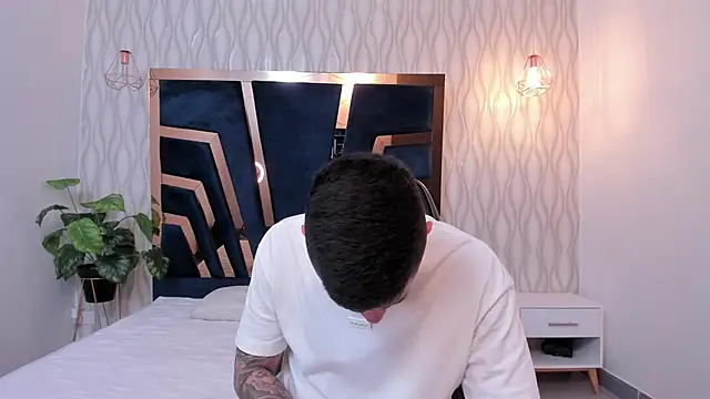 Yeiko Romero  online show from February 17, 2025, 5:21 pm