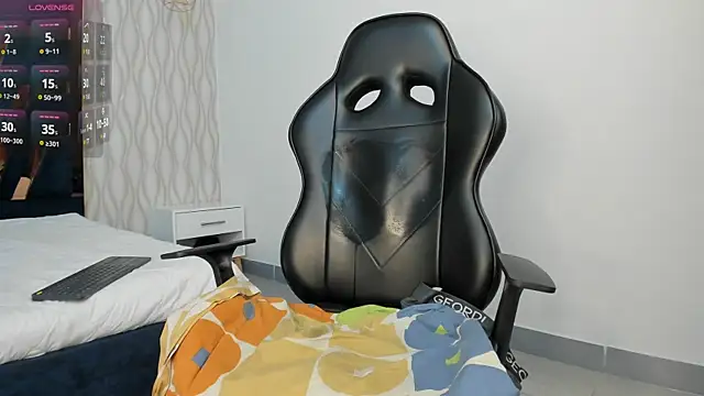 Yeiko Romero  online show from February 18, 2025, 8:25 pm