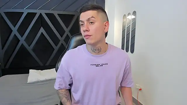 Yeiko Romero  online show from February 28, 2025, 5:26 pm