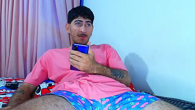 Thomass00 online show from January 17, 2025, 4:47 pm