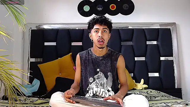 Snapshot of RyanRizzo chatting on January 31, 2025, 3:33 pm RyanRizzo online show from January 31, 2025, 3:33 pm