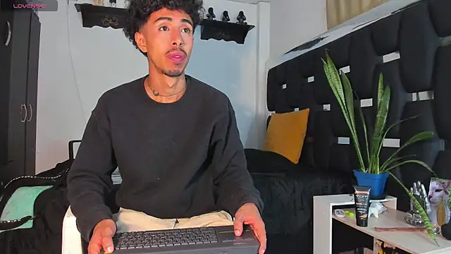 Snapshot of RyanRizzo chatting on March 15, 2025, 5:52 am RyanRizzo online show from March 15, 2025, 5:52 am