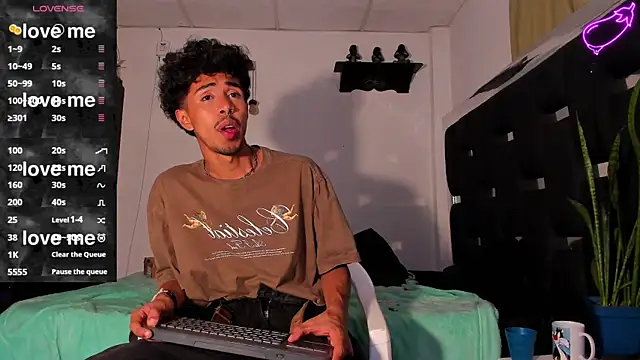 Snapshot of RyanRizzo chatting on March 21, 2025, 5:21 am RyanRizzo online show from March 21, 2025, 5:21 am