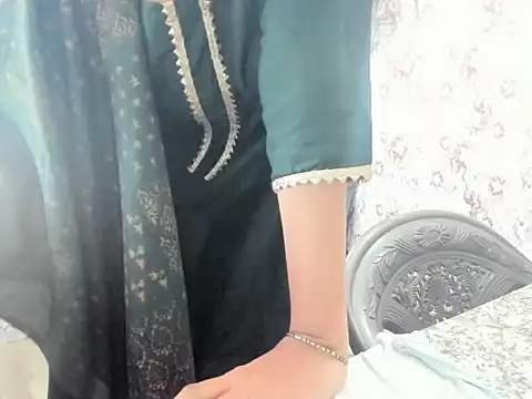 aarjulove online show from January 29, 2025, 8:40 am