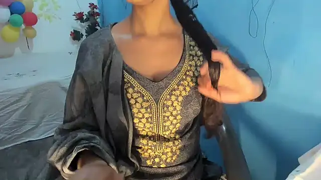 aarjulove online show from February 8, 2026, 1:36 pm