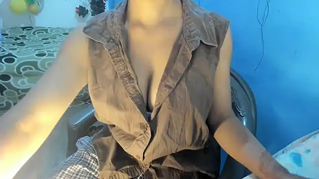 aarjulove online show from February 13, 2026, 11:50 am