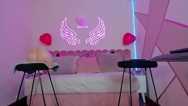  scarletmoore online show from February 8, 2025, 1:33 pm