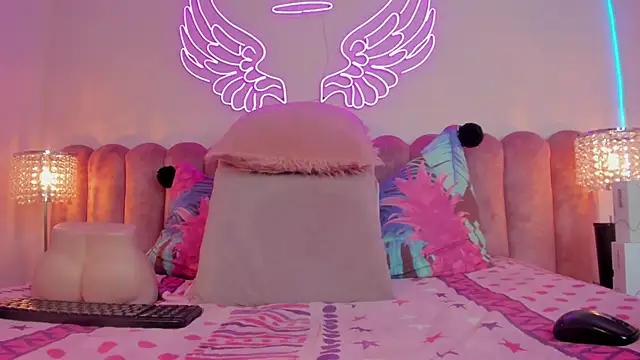  scarletmoore online show from March 3, 2025, 1:53 pm