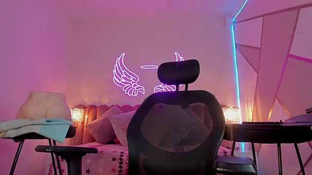  scarletmoore online show from March 20, 2025, 10:10 am