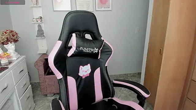 Melannyy  online show from March 7, 2026, 12:35 pm