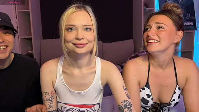 Snapshot of dollfromvenus chatting on June 8, 2026, 12:03 am dollfromvenus online show from June 8, 2026, 12:03 am