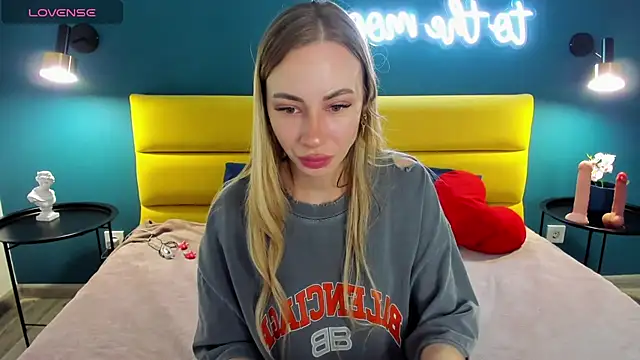 Diana Garrett online show from March 26, 2026, 1:44 am