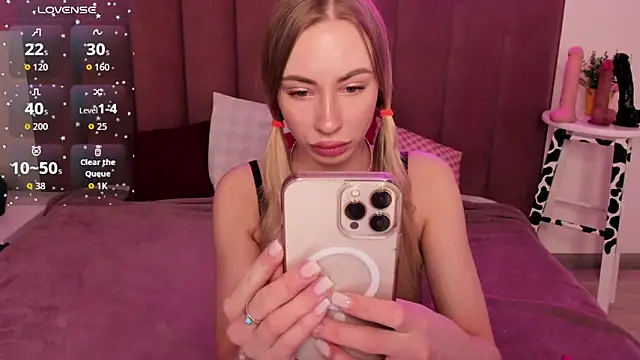 Diana Garrett online show from April 12, 2026, 1:43 am