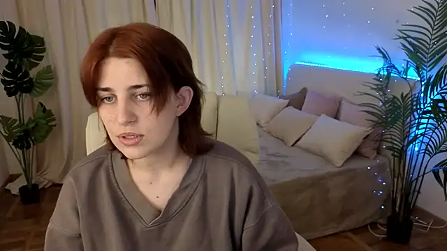 FoxyRayy online show from November 10, 2025, 10:36 am