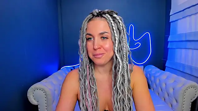 Snapshot of rock_n_roxy chatting on February 3, 2026, 6:22 am rock n roxy online show from February 3, 2026, 6:22 am