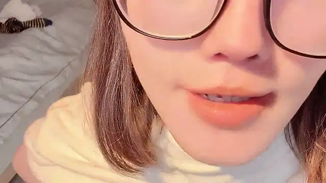 Krismil3 online show from December 2, 2025, 11:48 am