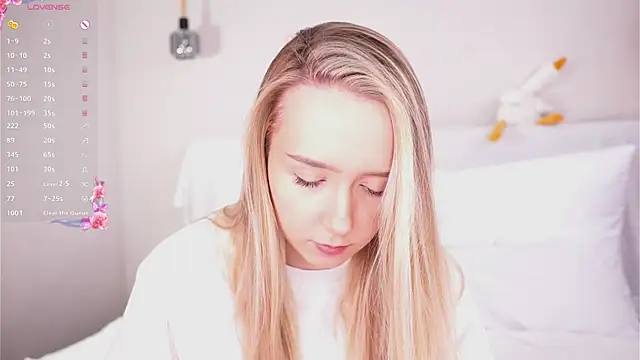 HollisBeckett online show from April 4, 2026, 3:05 am