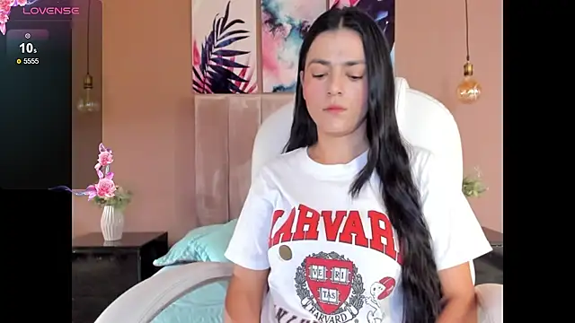 BellaClaiir online show from November 25, 2025, 2:39 pm