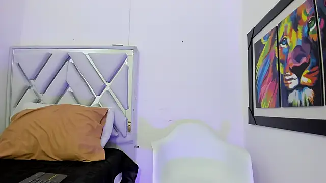 leslyylove online show from February 28, 2025, 3:15 am