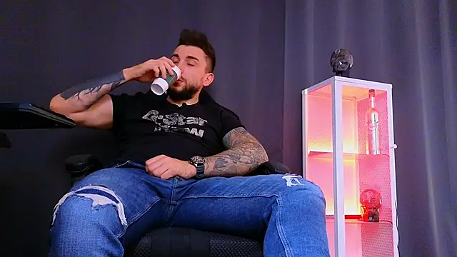 MightyAaron66 online show from March 11, 2025, 7:48 am