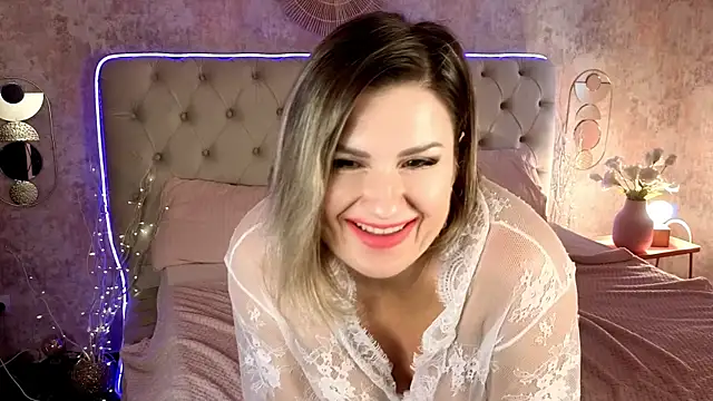 KiraRoxx online show from December 2, 2025, 10:53 am